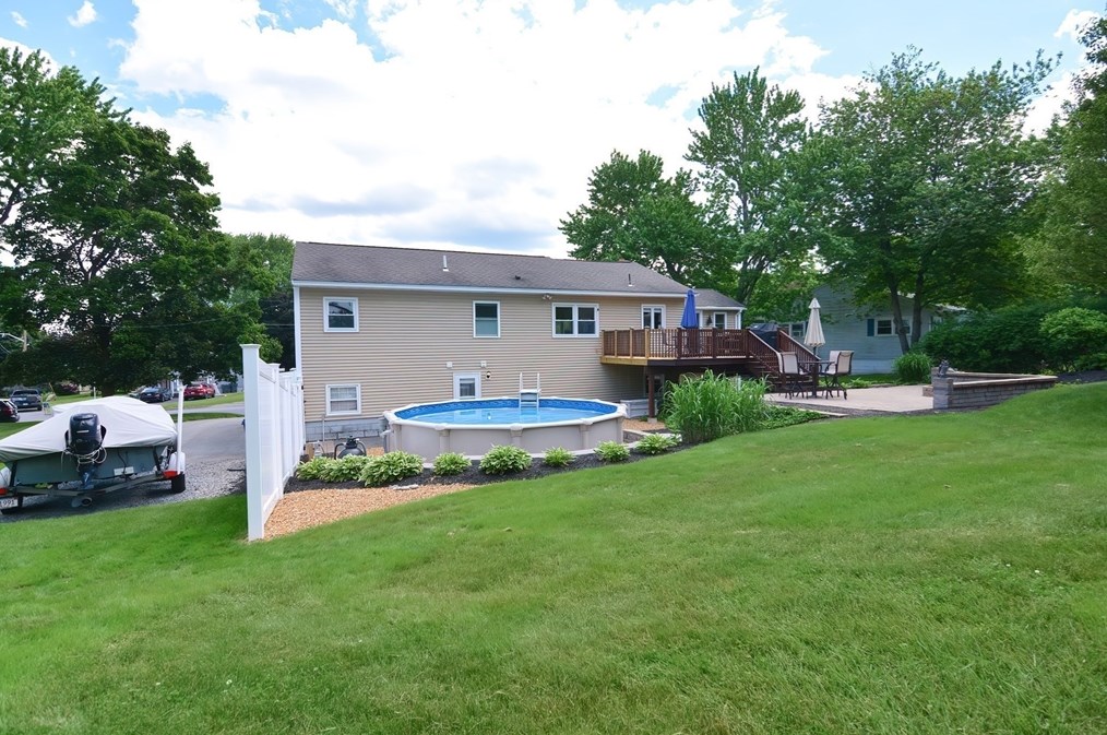 19 Anderson Dr, Methuen MA 01844-7401 exterior