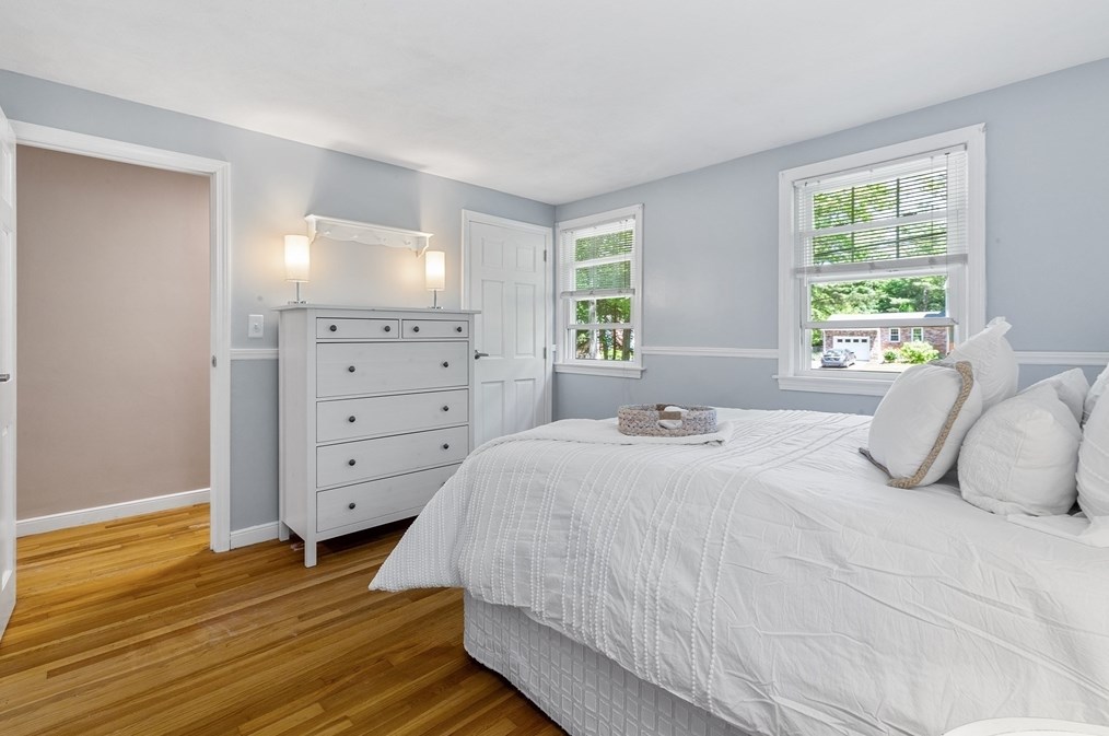 1 Farm St, Medway MA  02053-1339 exterior