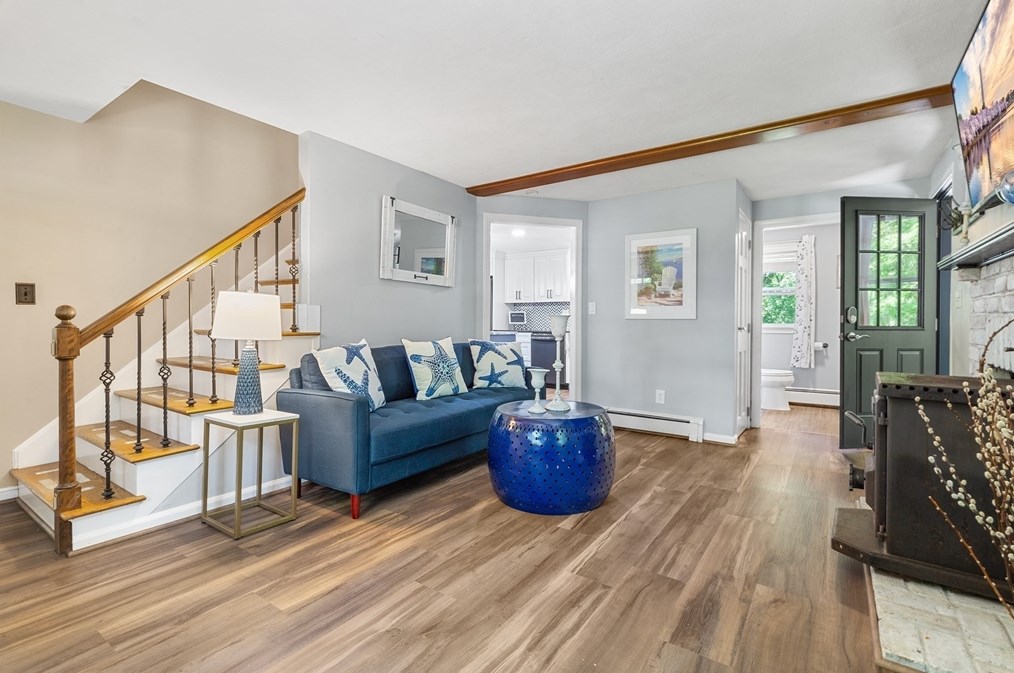 1 Farm St, Medway MA  02053-1339 exterior