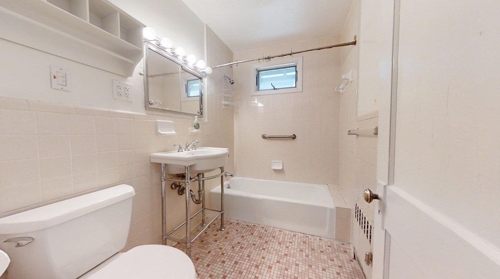 24 Bradford Rd, Watertown MA 02472-3310 exterior