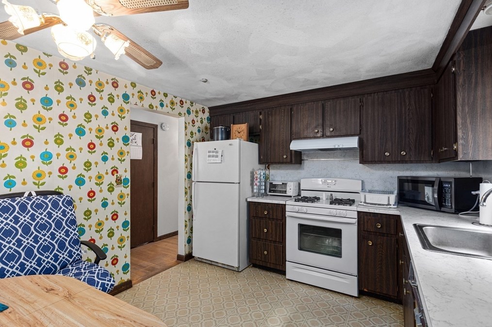 19 Druid Hl Ave, Randolph MA 02368-5432 exterior