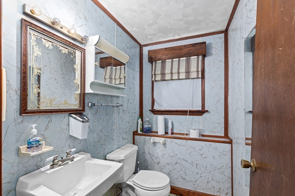 19 Druid Hl Ave, Randolph MA 02368-5432 exterior