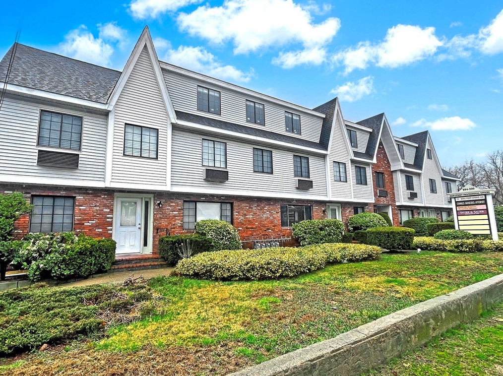 284-300 Main St, Walpole, MA 02081