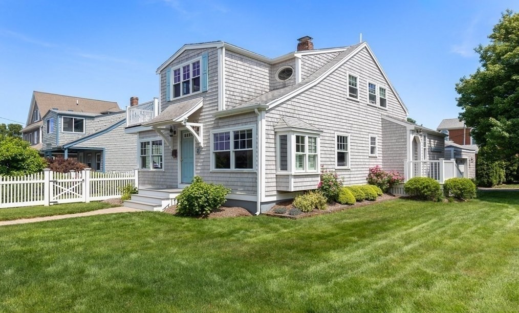 2 Bradford Ave, Scituate, MA 02066 exterior