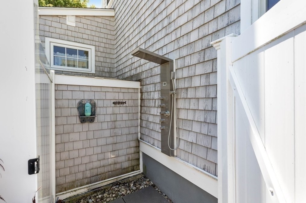 2 Bradford Ave, Scituate MA 02066-2308 exterior