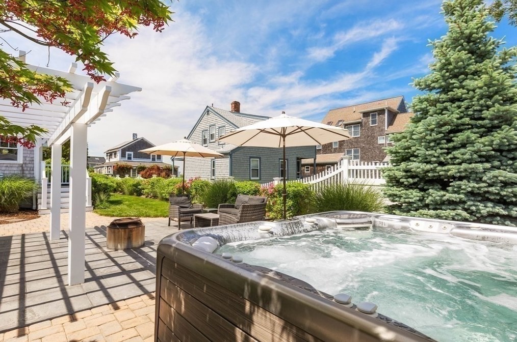 2 Bradford Ave, Scituate MA 02066-2308 exterior