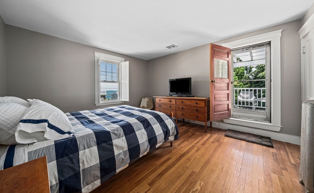 111 Shr Ave, Quincy MA 02169-2406 exterior