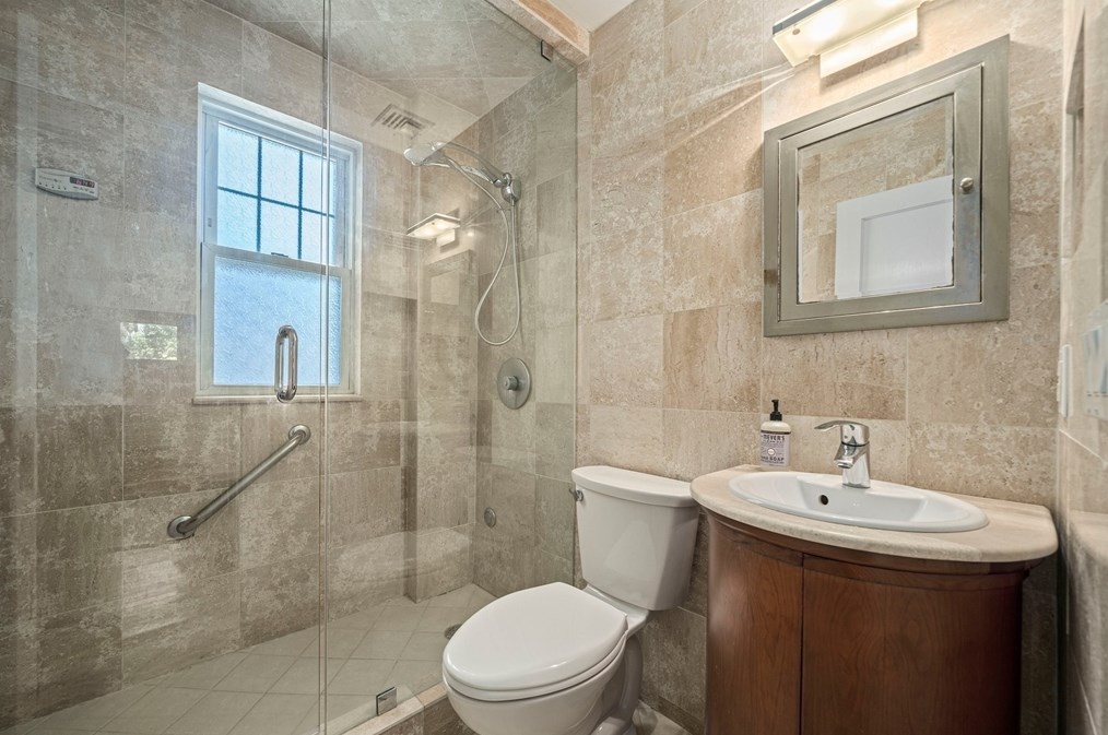 111 Shr Ave, Quincy MA 02169-2406 exterior