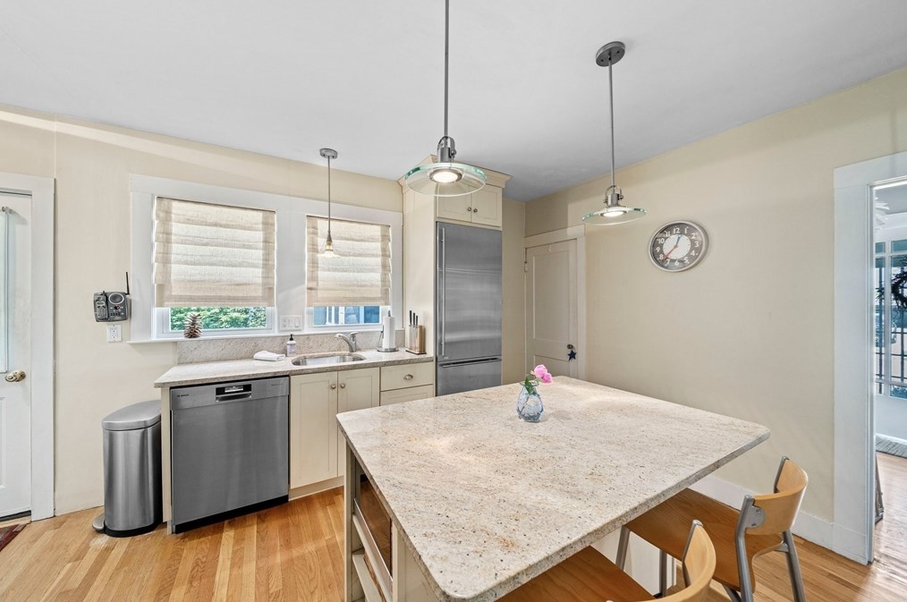 111 Shr Ave, Quincy MA 02169-2406 exterior