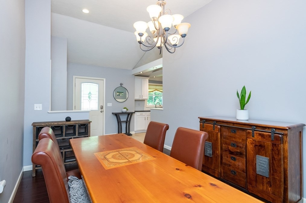 31 Old Jacobs Rd, Haverhill MA 01833-1010 exterior