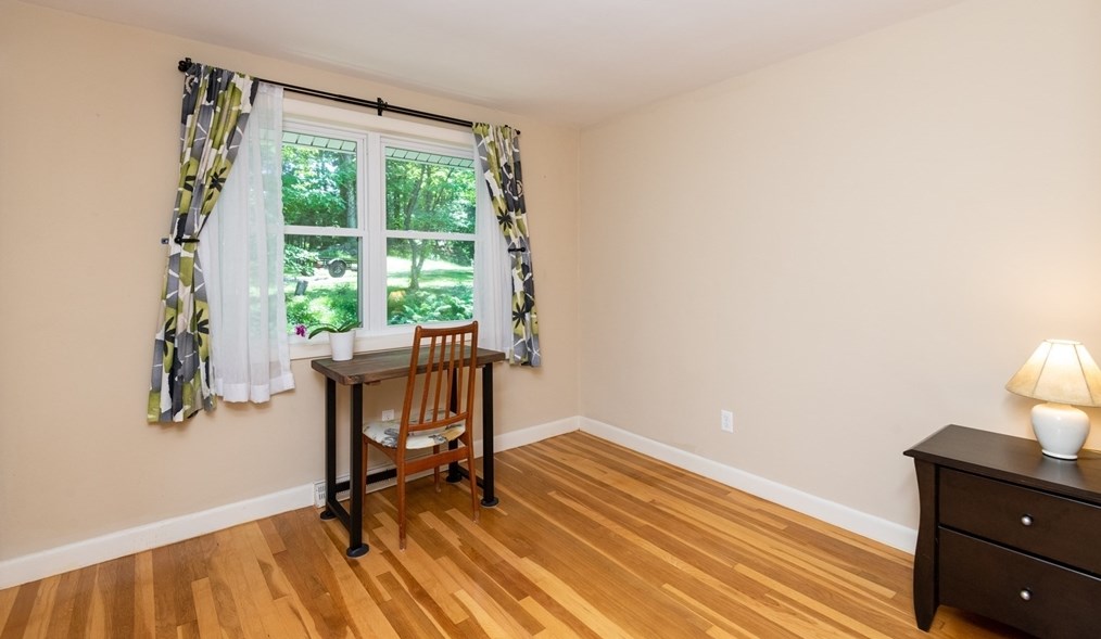 31 Old Jacobs Rd, Haverhill MA 01833-1010 exterior