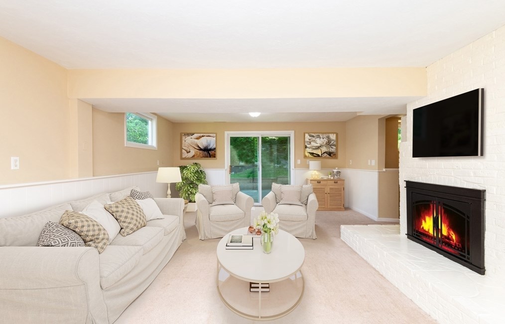 31 Old Jacobs Rd, Haverhill MA 01833-1010 exterior