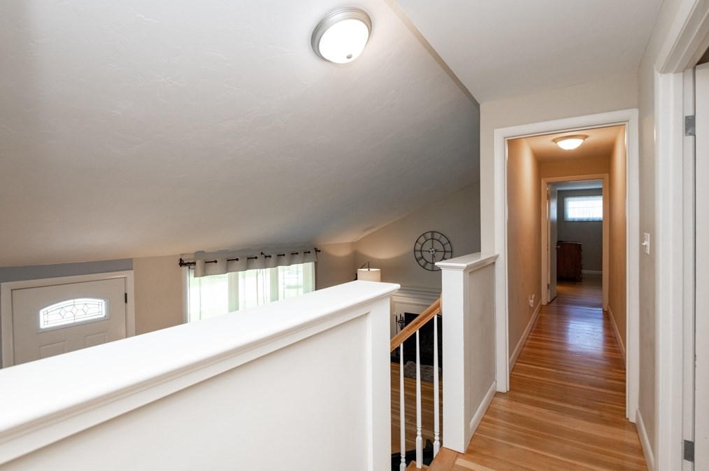 31 Old Jacobs Rd, Haverhill MA 01833-1010 exterior