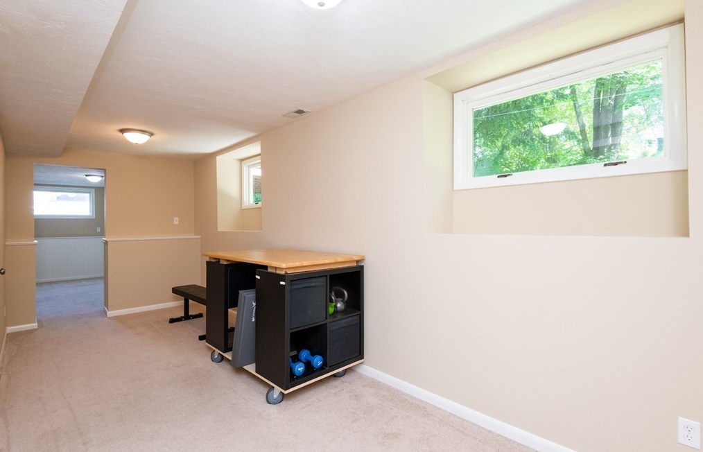 31 Old Jacobs Rd, Haverhill MA 01833-1010 exterior