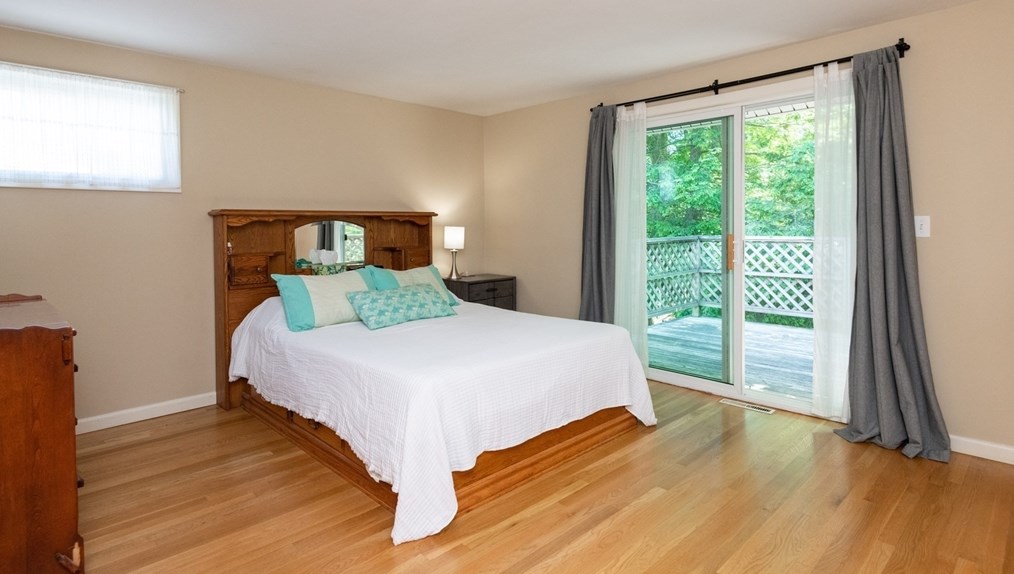 31 Old Jacobs Rd, Haverhill MA 01833-1010 exterior