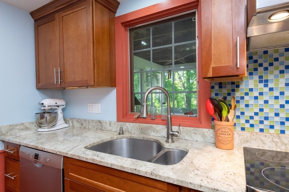 304 St, Haverhill MA 01833-1213 exterior