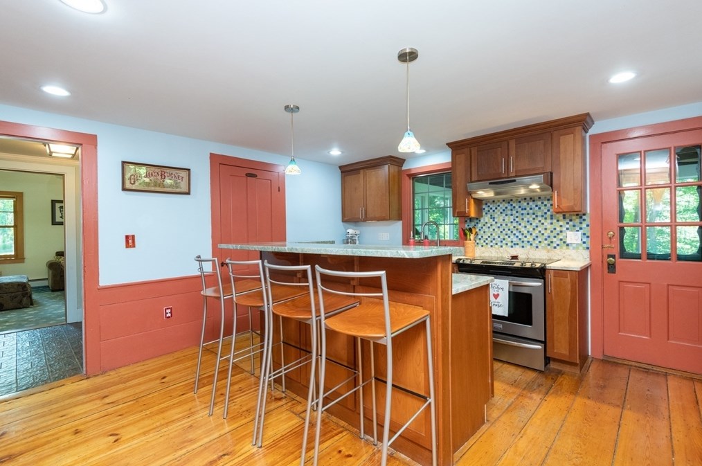 304 St, Haverhill MA 01833-1213 exterior