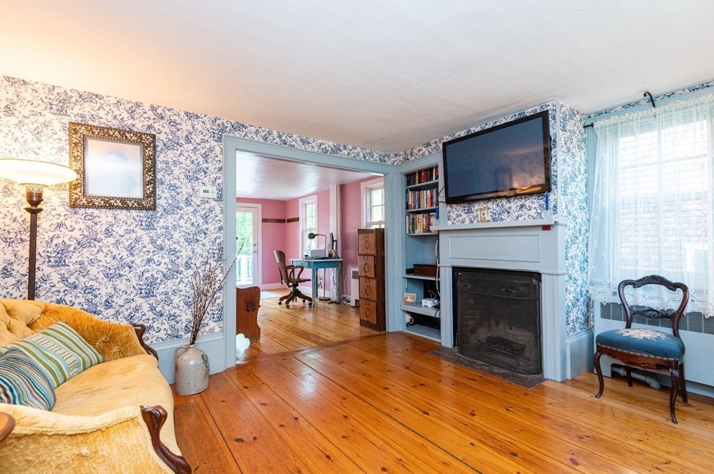 304 St, Haverhill MA 01833-1213 exterior