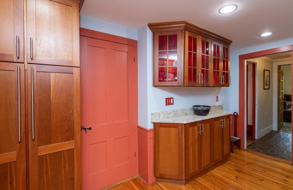 304 St, Haverhill MA 01833-1213 exterior