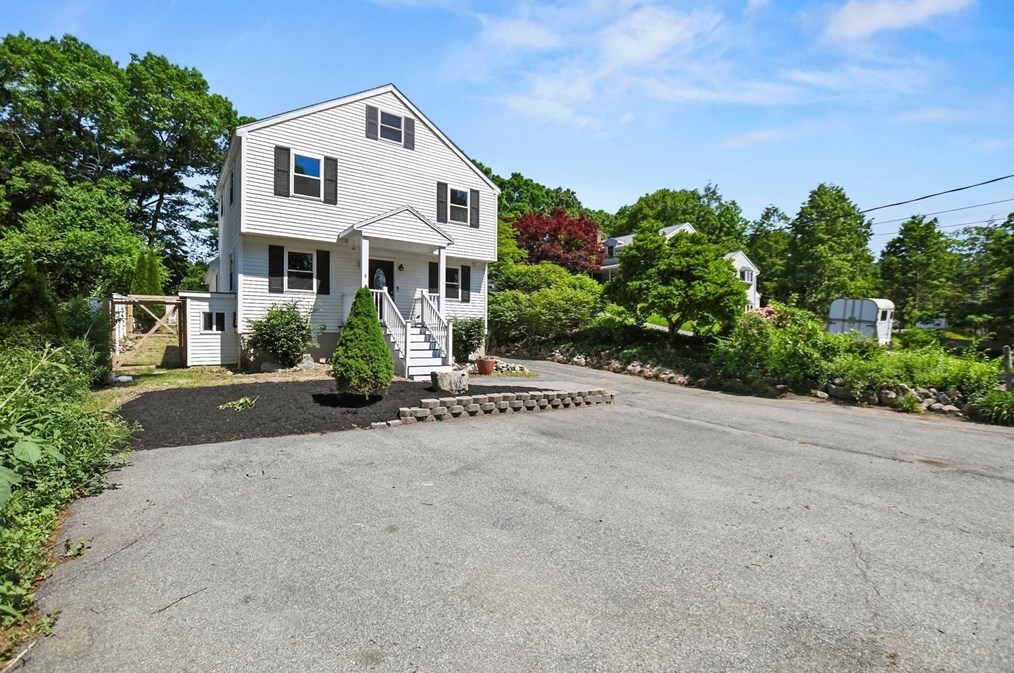 8 Cedar St, Wilmington, MA 01887-3612