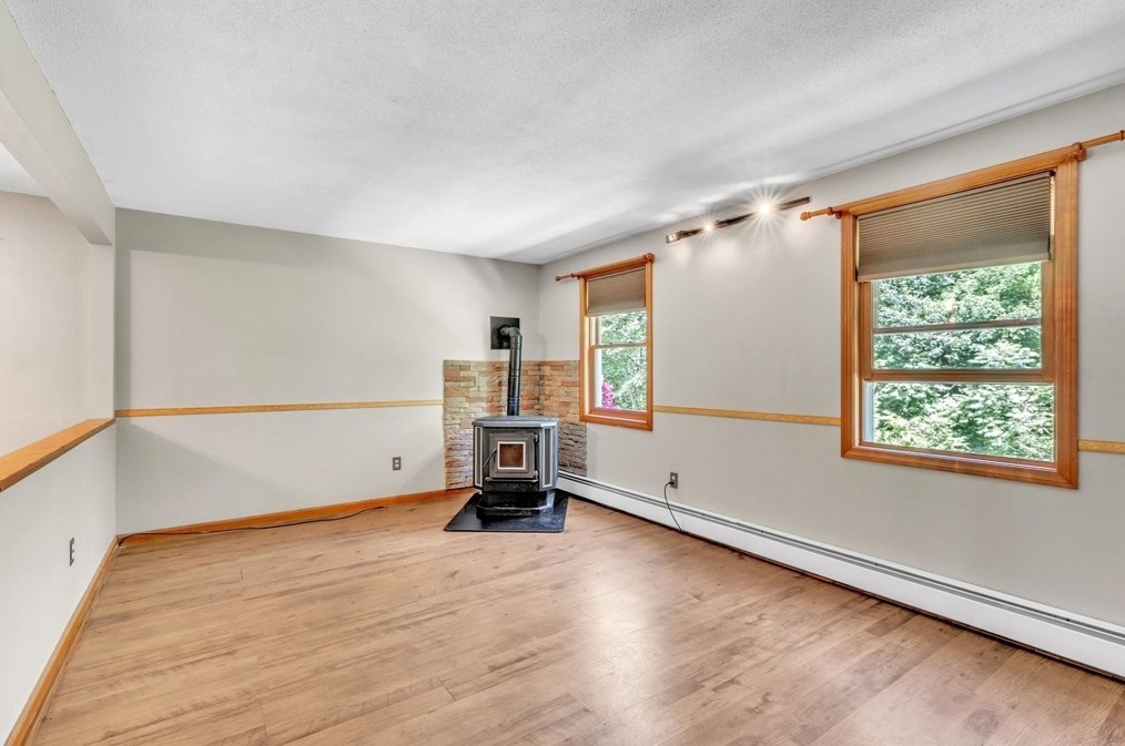 17 Ware St, Palmer MA  01069-1556 exterior