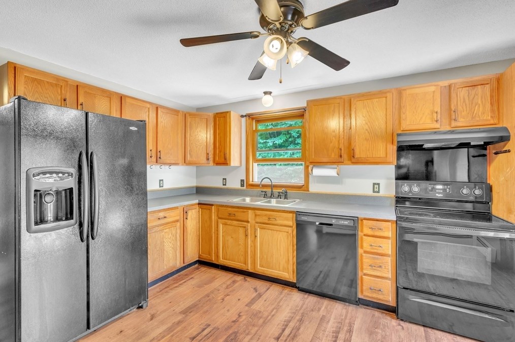 17 Ware St, Palmer MA  01069-1556 exterior