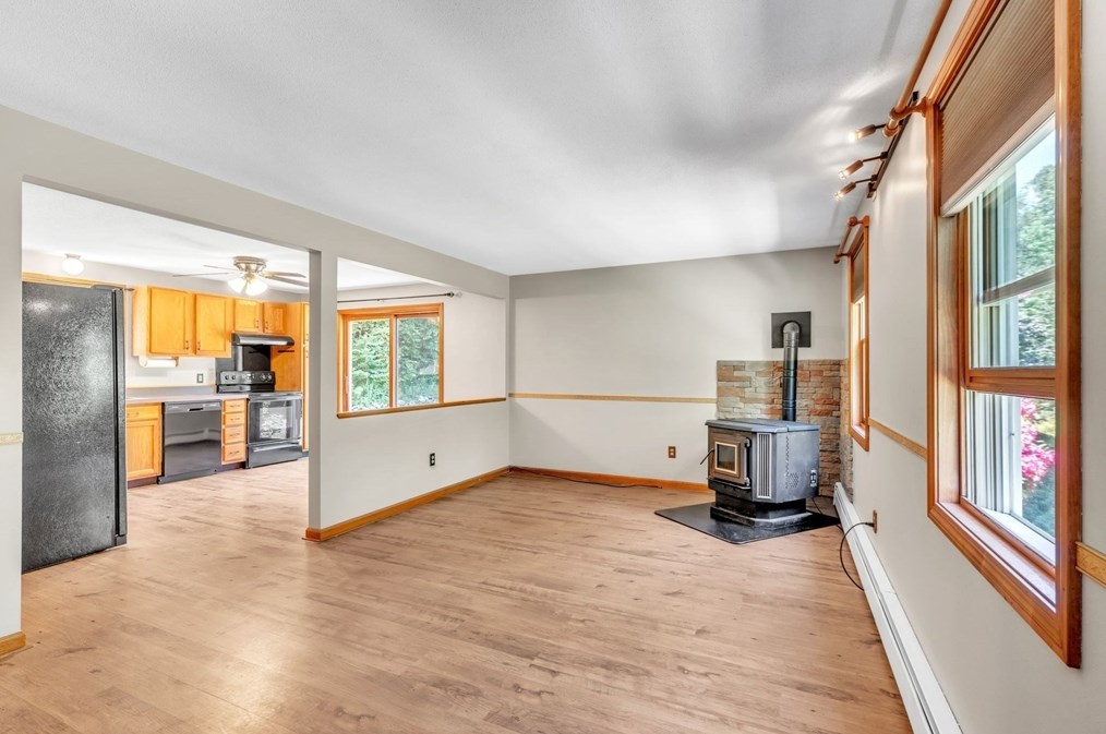 17 Ware St, Palmer MA  01069-1556 exterior