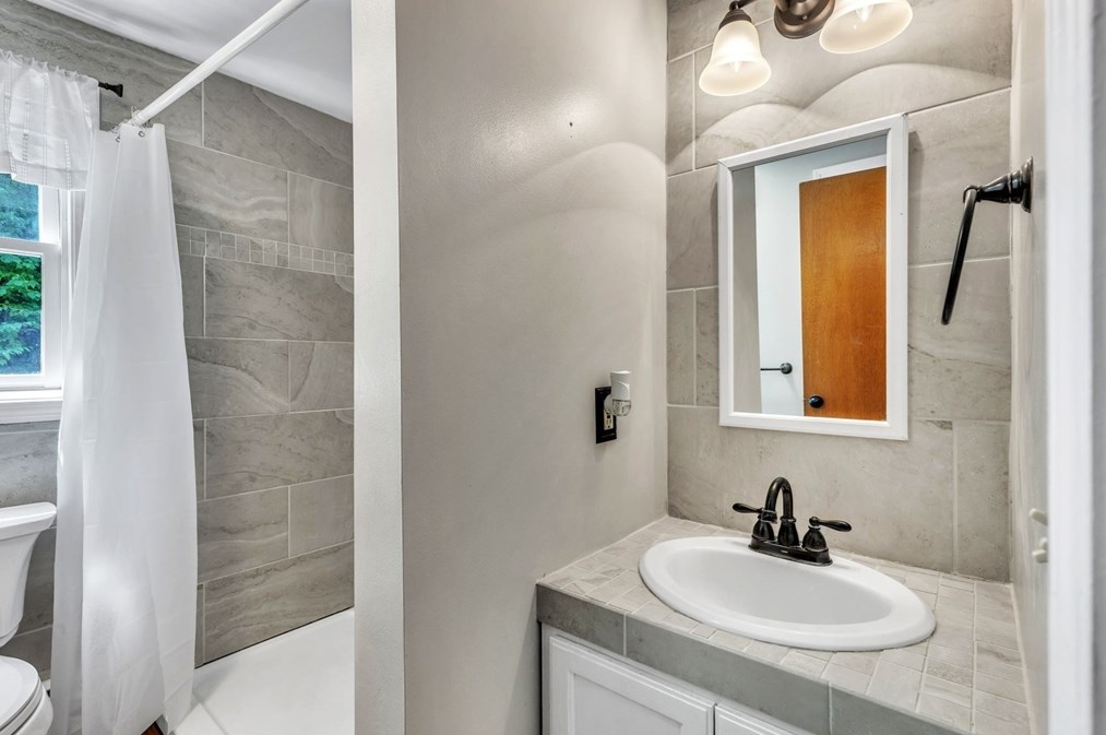 17 Ware St, Palmer MA  01069-1556 exterior