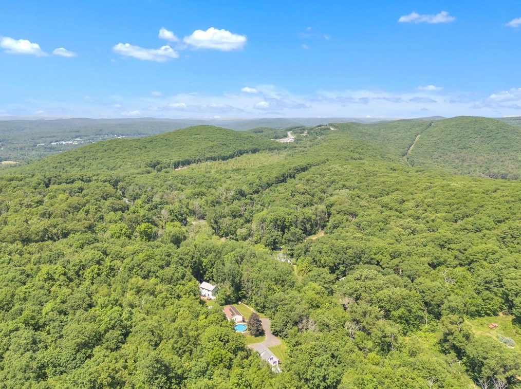 17 Ware St, Palmer MA  01069-1556 exterior