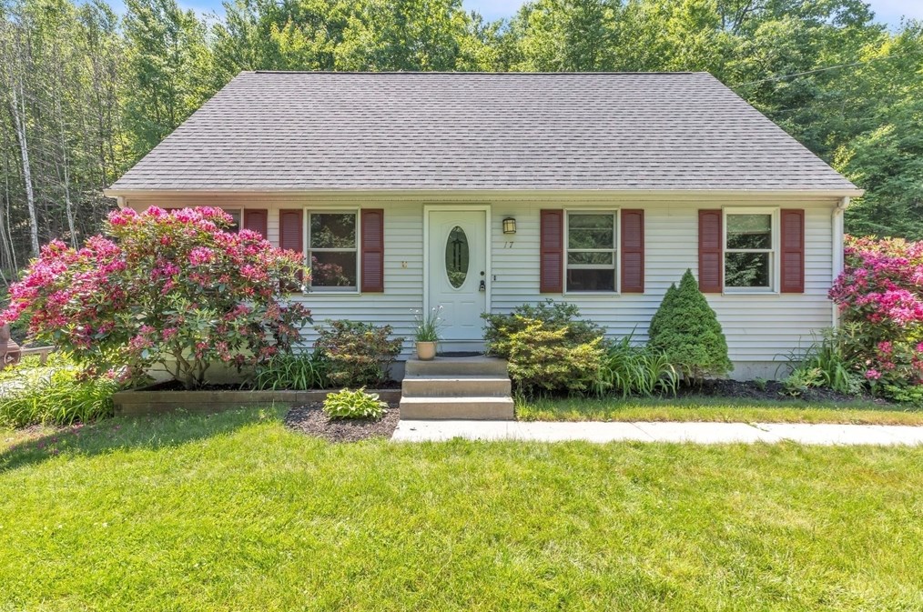 17 Ware St, Palmer, MA 01069-1514