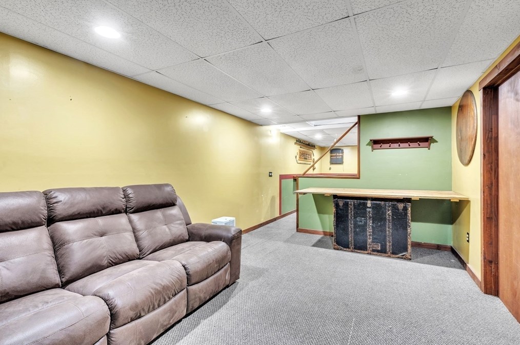 17 Ware St, Palmer MA  01069-1556 exterior