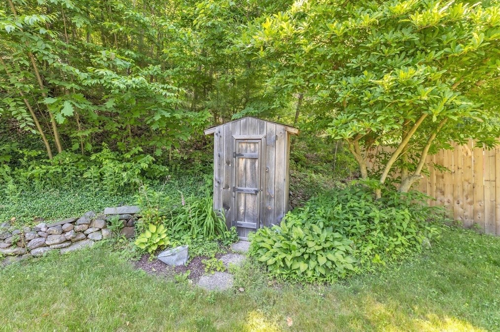 17 Ware St, Palmer MA  01069-1556 exterior