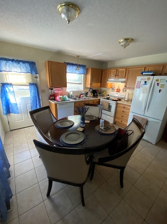 88 Brook St, Holyoke MA  01040-5403 exterior