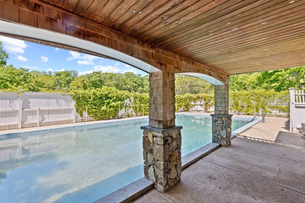 17 Atlantic Ave, Cohasset MA  02025-1802 exterior