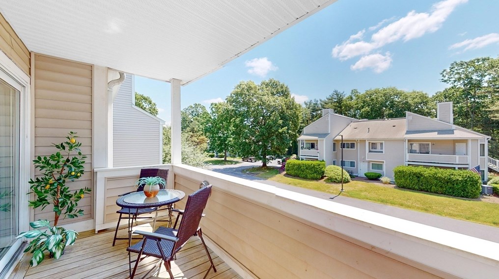 750 Whittenton St, Taunton MA 02780-1384 exterior