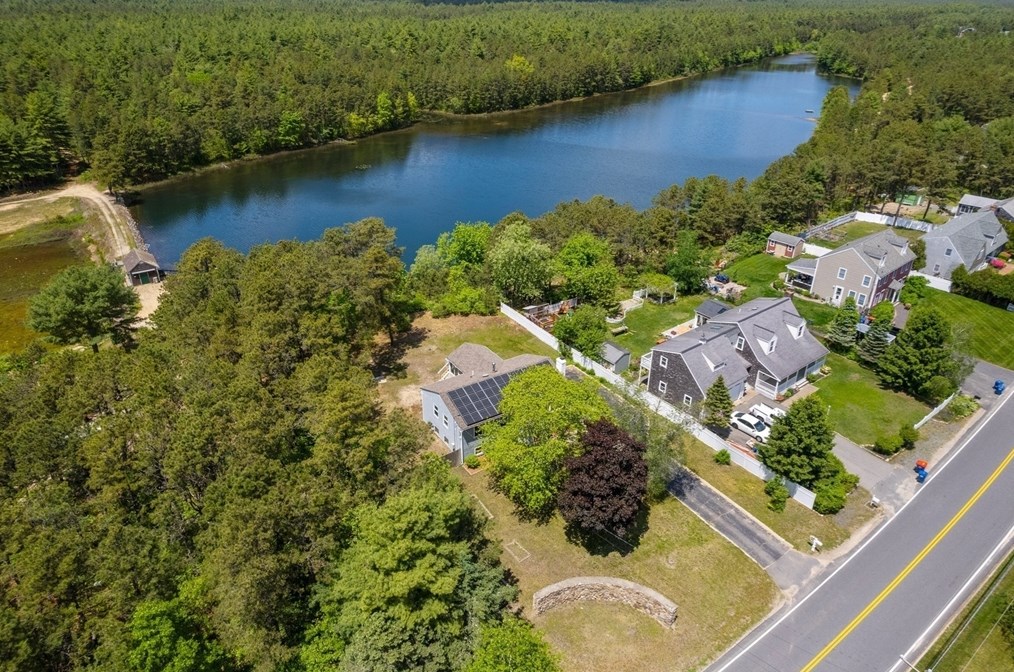 200 Charge Pond Rd, Wareham, MA 02571 exterior