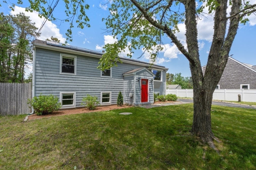 200 Charge Pond Rd, Wareham MA 02571-1113 exterior