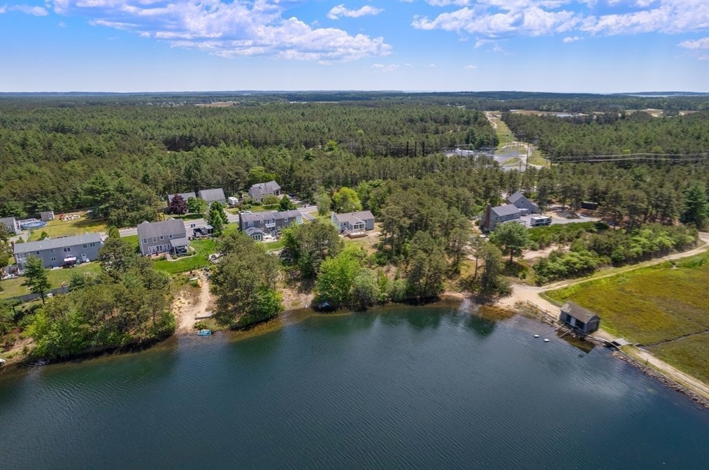 200 Charge Pond Rd, Wareham MA 02571-1113 exterior