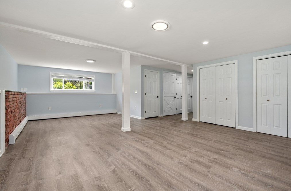 200 Charge Pond Rd, Wareham MA 02571-1113 exterior