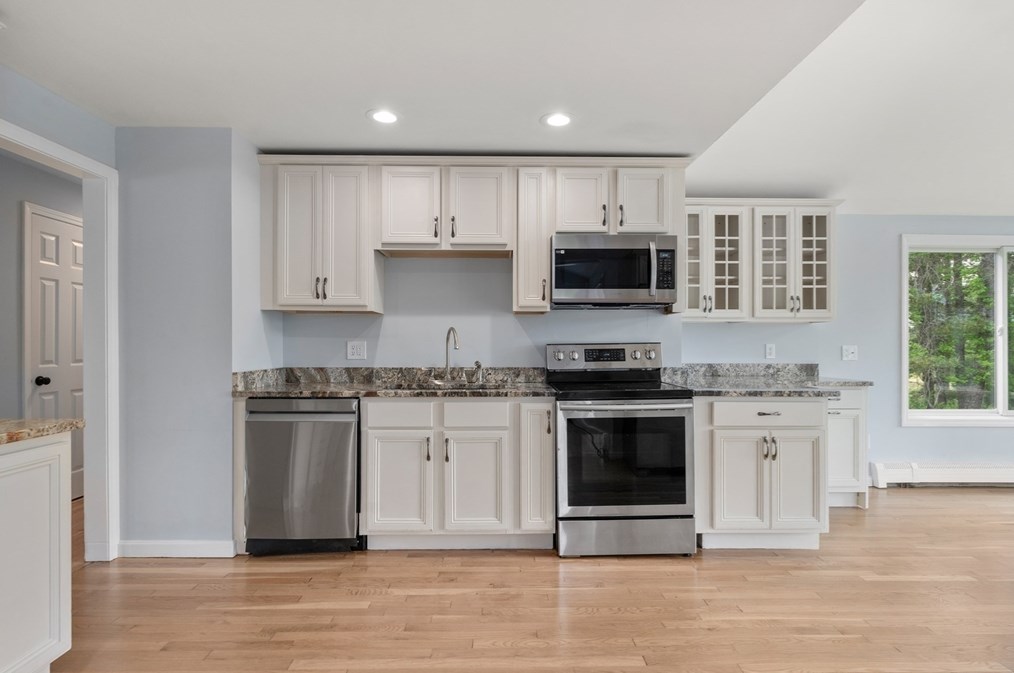 200 Charge Pond Rd, Wareham MA 02571-1113 exterior