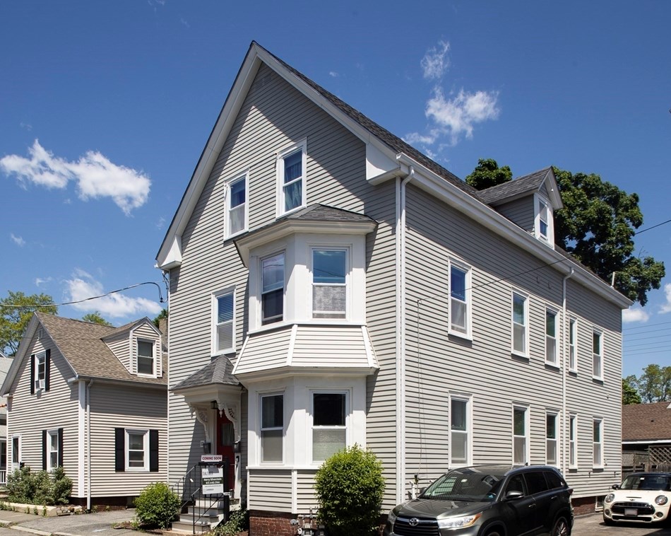 12 Rice St, Salem, MA 01970-2620