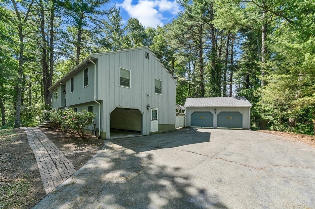 15 Orchard Ln, Lincoln Center, MA 01773 exterior