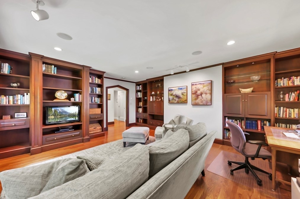 20 Royal Rd, Belmont MA 02478-2459 exterior