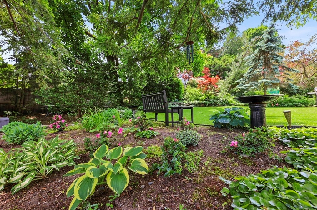 20 Royal Rd, Belmont MA 02478-2459 exterior