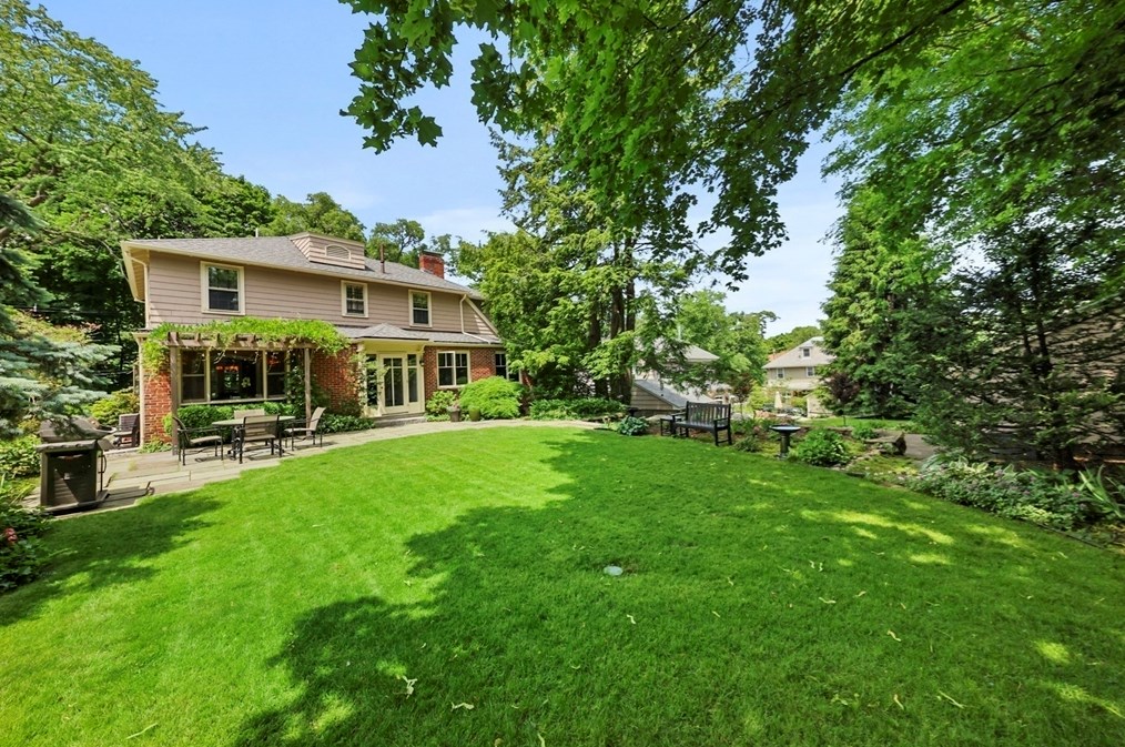 20 Royal Rd, Belmont MA 02478-2459 exterior