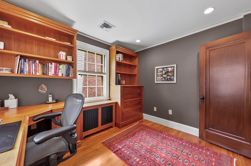 20 Royal Rd, Belmont MA 02478-2459 exterior