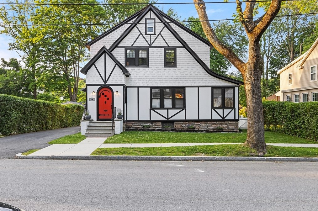 18 Radmore St, Worcester, MA 01602