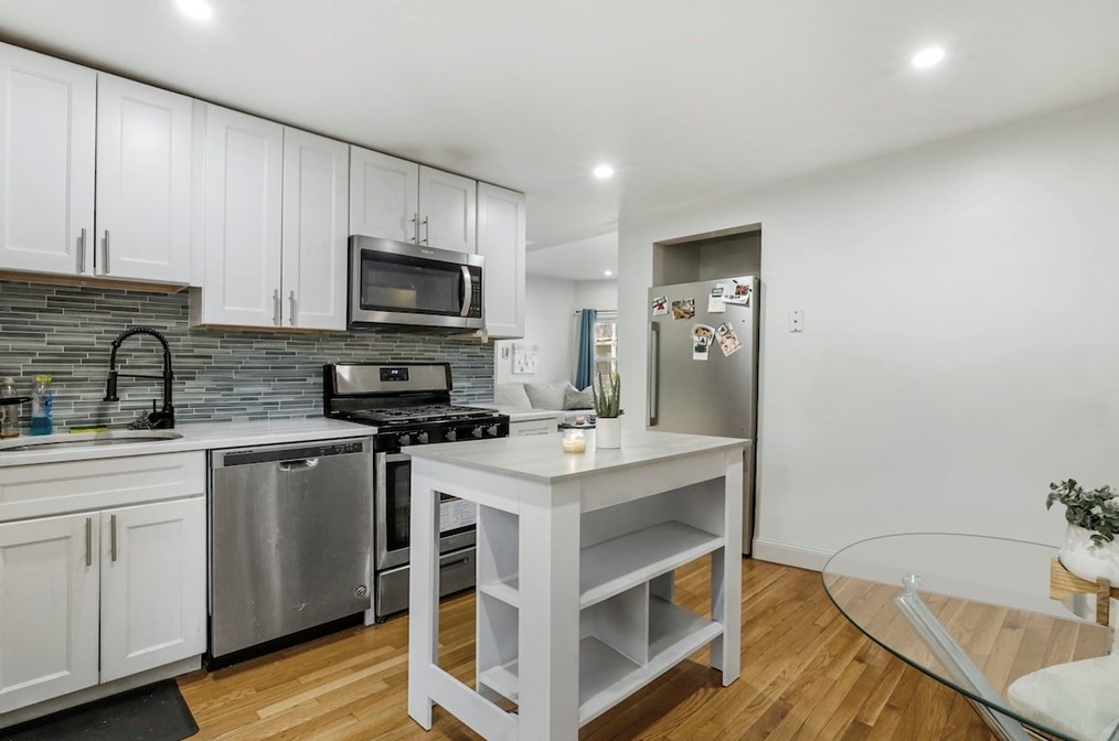 101 Brent St, Roxbury-Xing, MA 02124 exterior