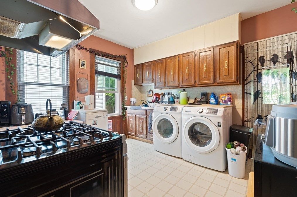 212 Maplewood St, Watertown MA  02472-1302 exterior