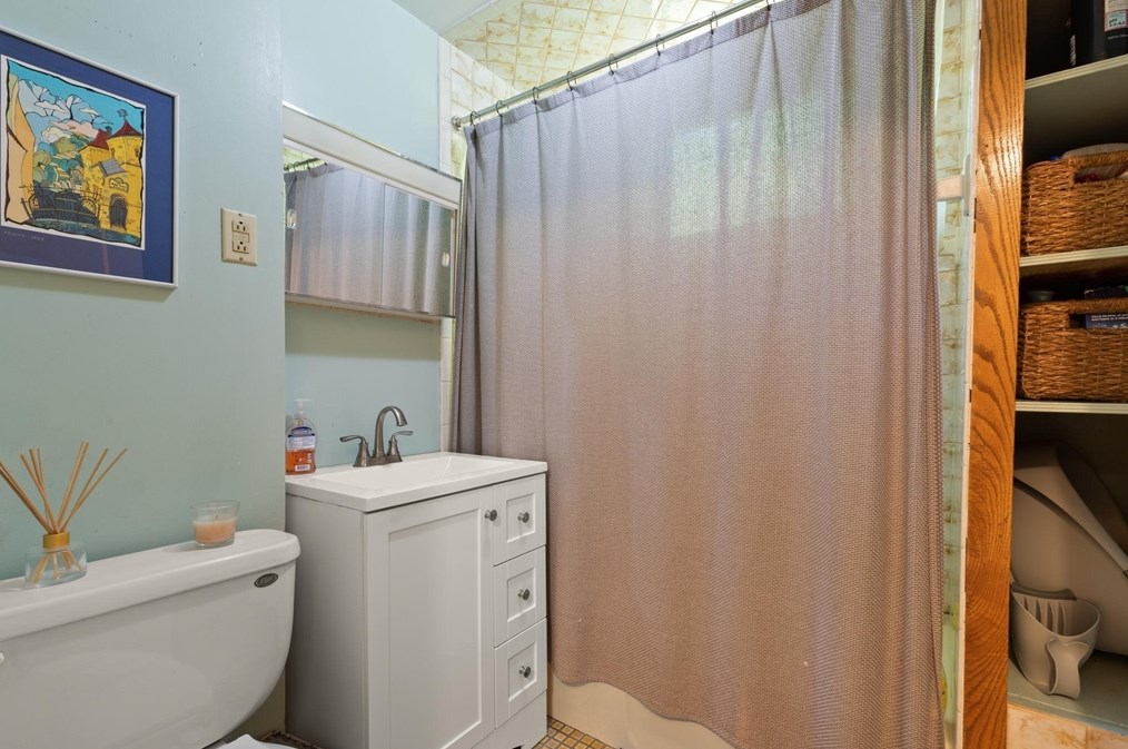 212 Maplewood St, Watertown MA  02472-1302 exterior